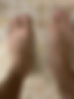 bruno_dickemz/photo/2019/09/2019-09-03T23.24.00.0.Tip these beautiful feet of a GOD and If i get u.jpg